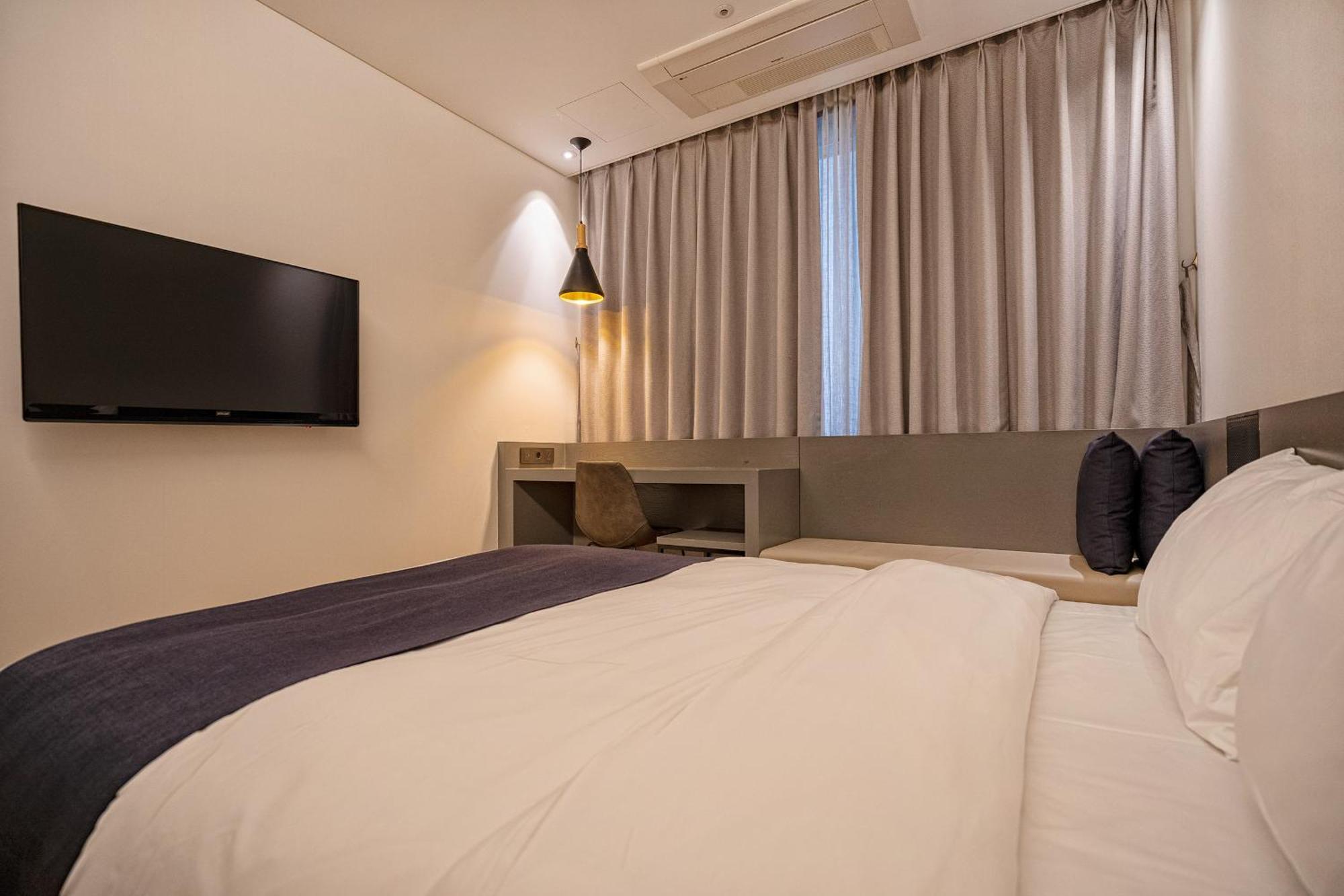 Gloucester Hotel Cheongju-si Exterior foto
